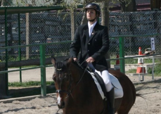 Ensayando la posicion en el caballo